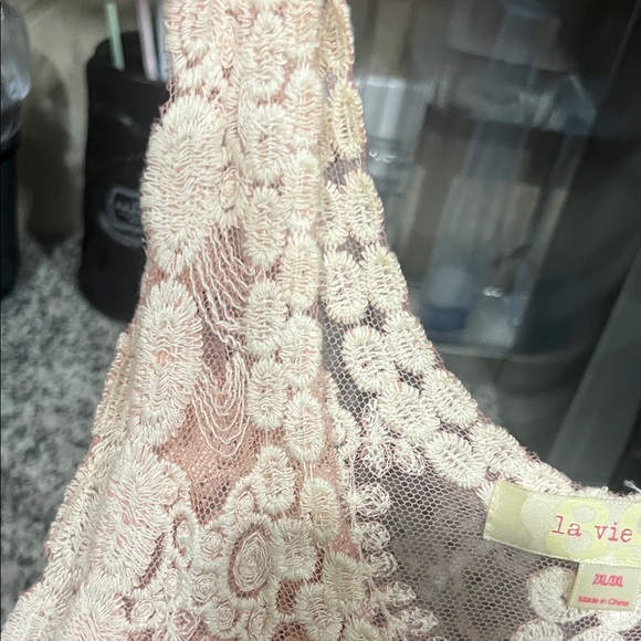 Elegant Lace Pink Tank Top - Picture 16 of 16